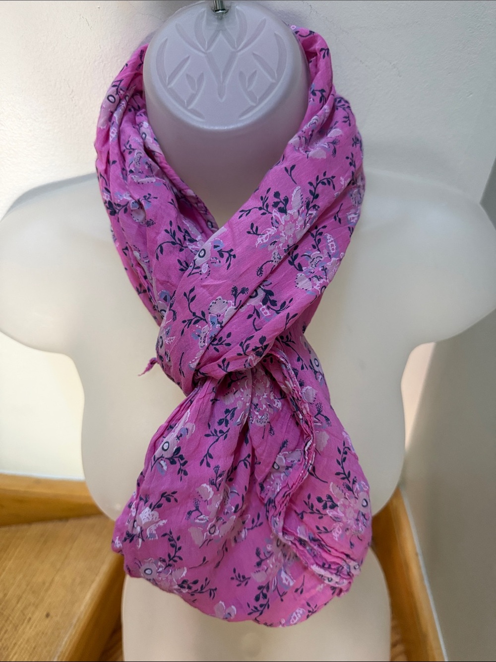 Excellent Italian Cotton Silk Floral Scarf Pink Made in Italy Prato Wrap